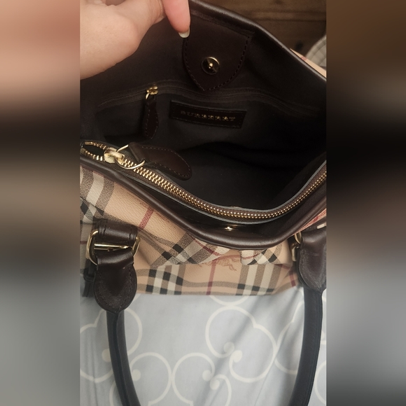 Authentic Burberry checkered bag - Picture 4 of 6
